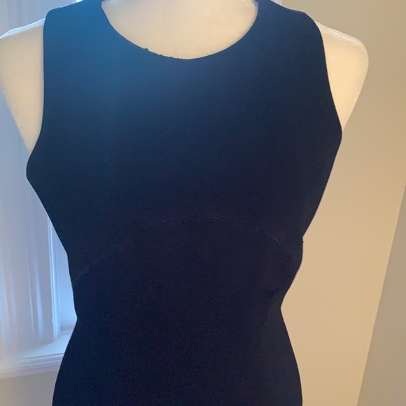 Karen Mullen understated curve hugging sheath - Picture 2 of 4